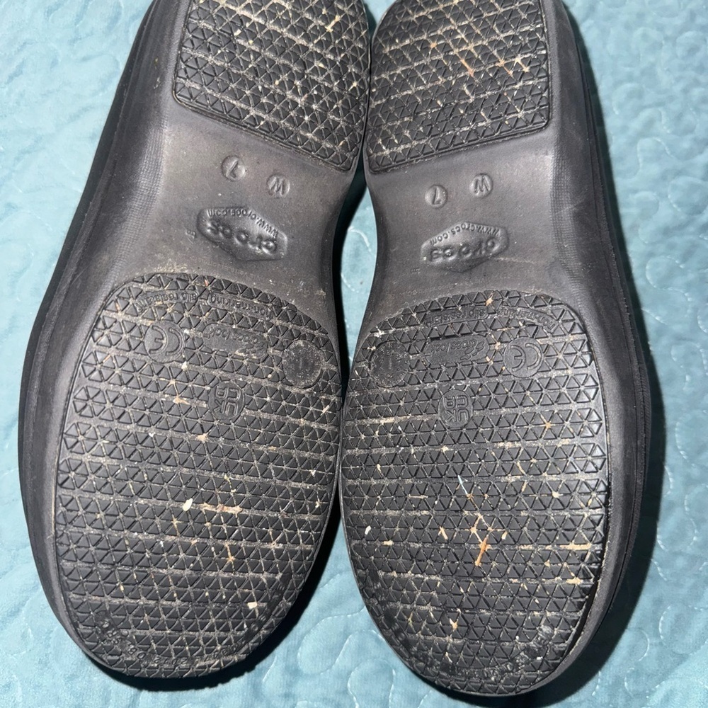 Crocs, size 7 - Picture 5 of 6